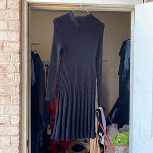 Wool dress black pleated